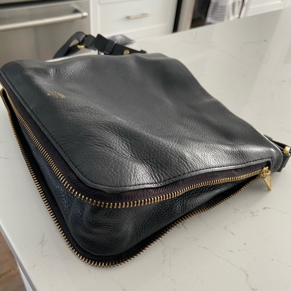 BLACK FOSSIL CROSSBODY PURSE ! - Picture 3 of 5